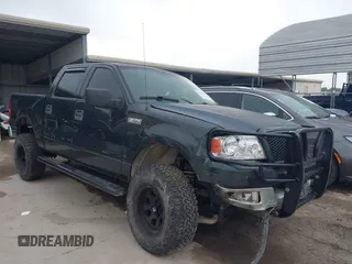 2004 Ford F-150 XLT z VIN 1FTPW14524KB59704, wystawiony jako IAAI lot #42169787 z przebiegiem 257 095 mil mil oraz . Historia ofert i sprzedaży dostępna na DreamBid. Obrazek 1.