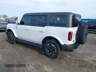 2024 Ford Bronco Outer Banks with VIN 1FMDE8BHXRLA87529, listed as a IAAI auction lot 41581143 with 9,366 mi miles. Bid and sale history available at carsss.com. Image 3.