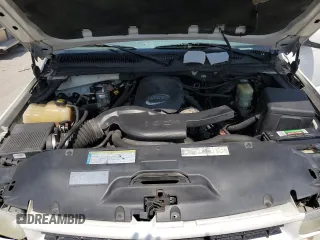 2001 Chevrolet Suburban LS with VIN 1GNFK16T71J208214, listed as a Copart auction lot 68925744 with 218,290 mi miles and Clean Title. Bid and sale history available at carsss.com. Image 12.
