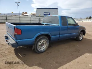 2001 GMC Sonoma SLS w/1SF Pkg with VIN 1GTCS195718156860, listed as a Copart auction lot 52531395 with Not Provided miles and Clean Title. Bid and sale history available at carsss.com. Image 3.
