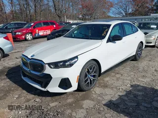 2024 BMW i5 M60 z VIN WBY43FK01RCP34925, wystawiony jako IAAI lot #41100557 z przebiegiem 27 814 mil mil oraz . Historia ofert i sprzedaży dostępna na DreamBid. Obrazek 17.