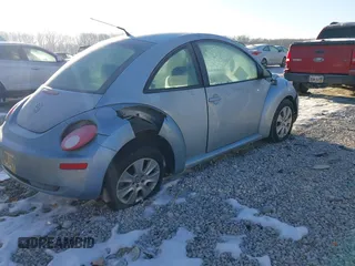 2009 Volkswagen New Beetle Coupe S with VIN 3VWPW31C99M509969, listed as a IAAI auction lot 41410110 with 190,473 mi miles. Bid and sale history available at carsss.com. Image 4.