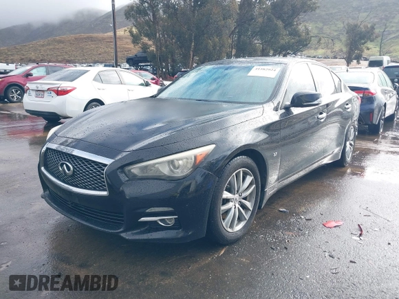 2014 Infiniti Q50 with VIN JN1BV7AP8EM675841, listed as a IAAI auction lot 41582924 with 139,637 mi miles. Bid and sale history available at carsss.com. Image 2.