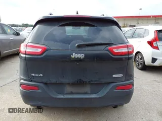 2014 Jeep Cherokee Latitude with VIN 1C4PJMCS5EW294743, listed as a IAAI auction lot 42098992 with 185,814 mi miles. Bid and sale history available at carsss.com. Image 17.