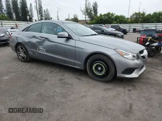2014 Mercedes-Benz E 350 with VIN WDDKJ5KB5EF276363, listed as a Copart auction lot 61951425 with 71,154 mi miles and Salvage title. Bid and sale history available at DreamBid. Image 4.