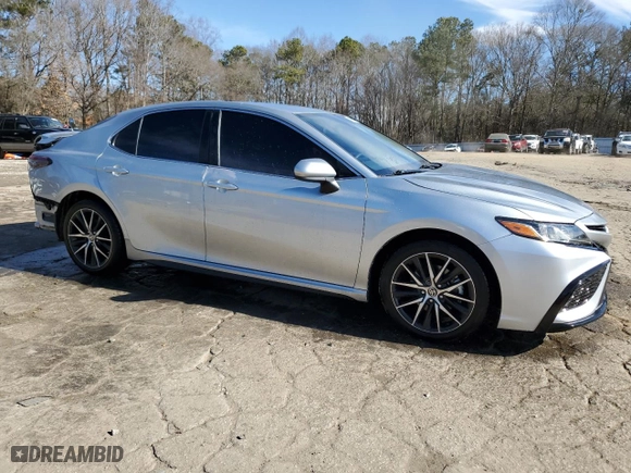 2021 Toyota Camry SE Nightshade with VIN 4T1G11AK0MU574402, listed as a Copart auction lot 42686075 with 53,179 mi miles and Salvage Title. Bid and sale history available at carsss.com. Image 4.