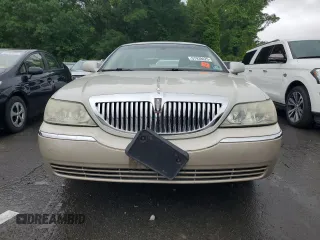 2006 Lincoln Town Car Signature z VIN 1LNHM81WX6Y645415, wystawiony jako Copart lot #57939425 z przebiegiem 91 829 mil mil oraz Szkoda całkowita • Salvage title. Historia ofert i sprzedaży dostępna na DreamBid. Obrazek 5.