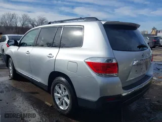 2011 Toyota Highlander with VIN 5TDBK3EH4BS044957, listed as a IAAI auction lot 41696233 with 276,287 mi miles. Bid and sale history available at carsss.com. Image 15.