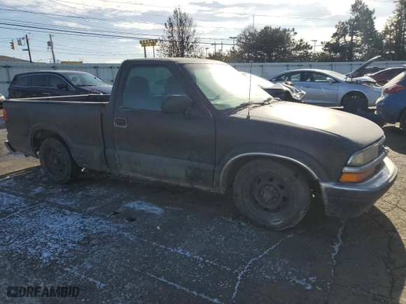 2000 Chevrolet S-10 LS with VIN 1GCCS14W7Y8286972, listed as a Copart auction lot 84642504 with 200,833 mi miles and Salvage Title. Bid and sale history available at carsss.com. Image 4.
