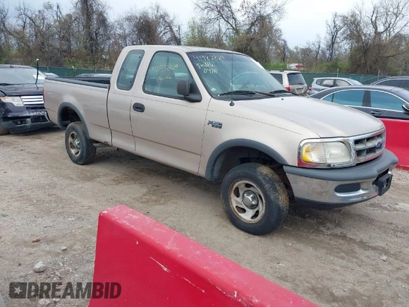 1997 Ford F-150 XL with VIN 1FTDX18W9VNC18055, listed as a IAAI auction lot 41982829 with 189,513 mi miles. Bid and sale history available at carsss.com. Image 1.