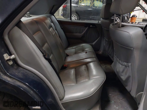 1990 Mercedes-Benz 300 E с VIN WDBEA30D3LB235863, выставлен на аукционе IAAI как лот 40519459 с пробегом 142 260 миль миль и . История ставок и продаж доступна на DreamBid. Изображение 8.