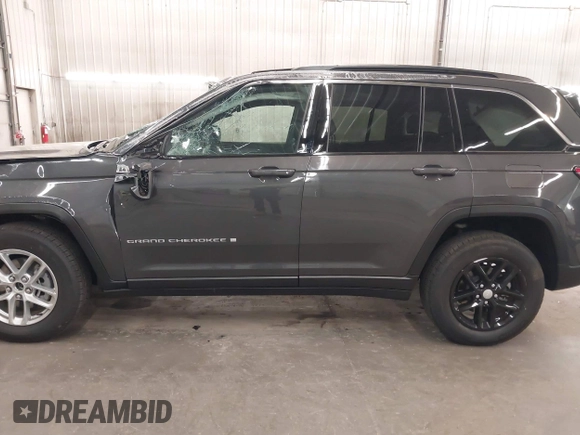 2025 Jeep Grand Cherokee Altitude X with VIN 1C4RJHAG5SC278876, listed as a IAAI auction lot 42261321 with 819 mi miles and . Bid and sale history available at DreamBid. Image 15.