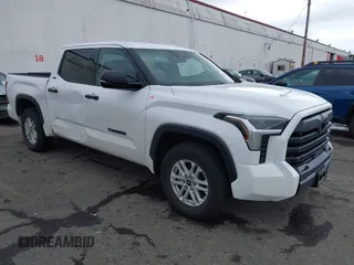 2022 Toyota Tundra 2WD SR5 with VIN 5TFLA5AB5NX011470, listed as a IAAI auction lot 41869074 with 48,488 mi miles. Bid and sale history available at carsss.com. Image 1.