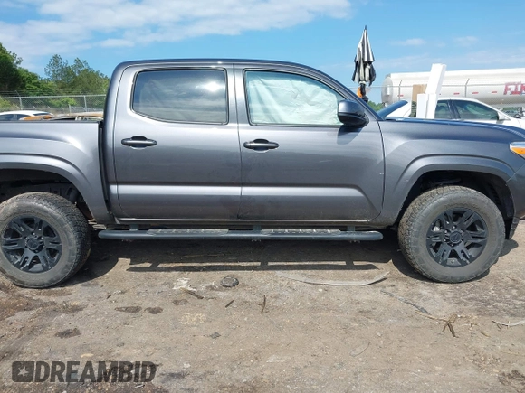 2022 Toyota Tacoma SR z VIN 3TYAX5GN5NT046897, wystawiony jako IAAI lot #42253604 z przebiegiem 69 246 mil mil oraz . Historia ofert i sprzedaży dostępna na DreamBid. Obrazek 13.