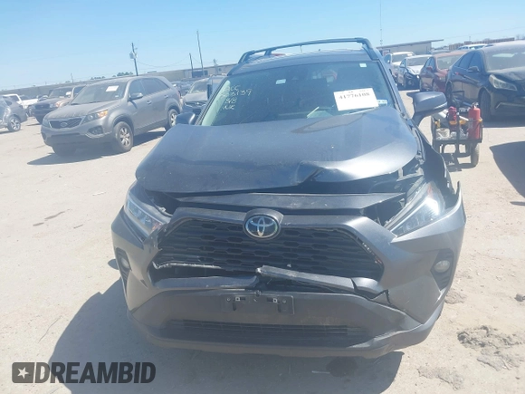 2021 Toyota RAV4 XLE with VIN 2T3W1RFV8MC118377, listed as a IAAI auction lot 41776108 with 80,217 mi miles. Bid and sale history available at carsss.com. Image 11.