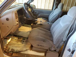 1996 GMC Yukon with VIN 1GKEK13R6TJ756550, listed as a Copart auction lot 88435135 with 204,254 mi miles and Salvage Title. Bid and sale history available at carsss.com. Image 7.