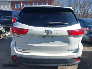 2019 Toyota Highlander SE with VIN 5TDJZRFH1KS922403, listed as a IAAI auction lot 41430051 with 93,767 mi miles. Bid and sale history available at carsss.com. Image 16.