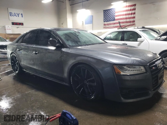 2017 Audi S8 z VIN WUAJ5AFD3HN900060, wystawiony jako Copart lot #42302065 z przebiegiem 79 782 mil mil oraz Szkoda całkowita • Salvage title. Historia ofert i sprzedaży dostępna na DreamBid. Obrazek 4.