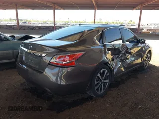 2015 Nissan Altima SL z VIN 1N4AL3AP0FC233740, wystawiony jako IAAI lot #42239684 z przebiegiem 111 970 mil mil oraz . Historia ofert i sprzedaży dostępna na DreamBid. Obrazek 4.