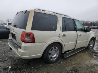 2006 Lincoln Navigator Luxury with VIN 5LMFU28526LJ16522, listed as a Copart auction lot 44016095 with 67,221 mi miles and Salvage Title. Bid and sale history available at carsss.com. Image 3.
