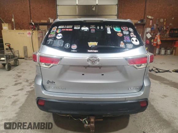 2015 Toyota Highlander LE z VIN 5TDBKRFHXFS217825, wystawiony jako Copart lot #57860765 z przebiegiem 221 930 mil mil oraz Szkoda całkowita • Salvage title. Historia ofert i sprzedaży dostępna na DreamBid. Obrazek 6.