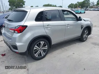 2023 Mitsubishi Outlander ES z VIN JA4ARUAU9PU007786, wystawiony jako IAAI lot #42343050 z przebiegiem 27 507 mil mil oraz . Historia ofert i sprzedaży dostępna na DreamBid. Obrazek 4.