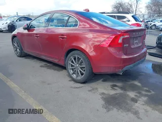 2011 Volvo S60 z VIN YV1902FH4B2013271, wystawiony jako IAAI lot #41706876 z przebiegiem 128 353 mil mil oraz . Historia ofert i sprzedaży dostępna na DreamBid. Obrazek 3.
