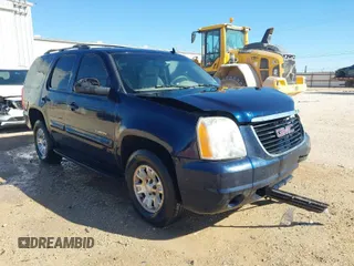 2008 GMC Yukon SLE w/3SA with VIN 1GKFC13C48J115787, listed as a IAAI auction lot 41825682 with 263,533 mi miles. Bid and sale history available at carsss.com. Image 1.