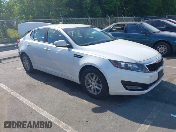 2013 Kia Optima LX z VIN KNAGM4A7XD5374109, wystawiony jako IAAI lot #42209534 z przebiegiem 184 578 mil mil oraz . Historia ofert i sprzedaży dostępna na DreamBid. Obrazek 1.