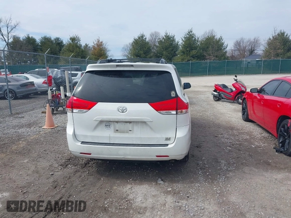 2011 Toyota Sienna XLE with VIN 5TDDK3DC3BS029395, listed as a IAAI auction lot 41715459 with 235,772 mi miles. Bid and sale history available at carsss.com. Image 16.