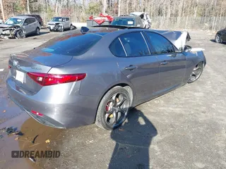 2019 Alfa Romeo Giulia with VIN ZARFANAN4K7607128, listed as a IAAI auction lot 39768601 with 1 mi miles. Bid and sale history available at carsss.com. Image 4.