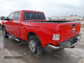 2021 Ram 2500 Tradesman с VIN 3C6UR5CJ8MG676276, выставлен на аукционе IAAI как лот 41978531 с пробегом 107 717 миль миль и . История ставок и продаж доступна на DreamBid. Изображение 3.