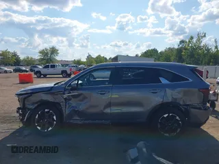 2024 Kia Sorento S z VIN 5XYRL4JC1RG265371, wystawiony jako IAAI lot #40450437 z przebiegiem 14 620 mil mil oraz . Historia ofert i sprzedaży dostępna na DreamBid. Obrazek 14.