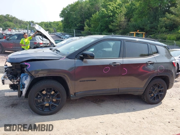 2023 Jeep Compass Latitude z VIN 3C4NJDBNXPT520349, wystawiony jako IAAI lot #42393852 z przebiegiem 45 340 mil mil oraz . Historia ofert i sprzedaży dostępna na DreamBid. Obrazek 14.