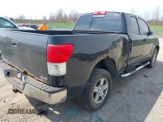 2010 Toyota Tundra 4WD Truck with VIN 5TFUM5F14AX015516, listed as a IAAI auction lot 42118639 with 204,489 mi miles. Bid and sale history available at carsss.com. Image 4.