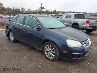 2010 Volkswagen Jetta Sedan Limited with VIN 3VWRX7AJ0AM009019, listed as a IAAI auction lot 41413050 with 164,752 mi miles. Bid and sale history available at carsss.com. Image 1.