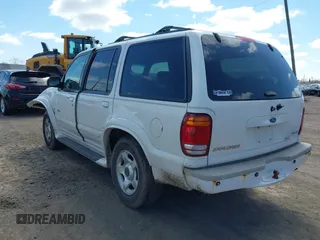 2000 Ford Explorer z VIN 1FMZU85P3YZA94717, wystawiony jako IAAI lot #42029041 z przebiegiem 218 304 mil mil oraz . Historia ofert i sprzedaży dostępna na DreamBid. Obrazek 3.