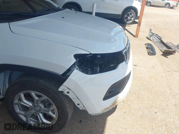 2024 Jeep Compass Latitude with VIN 3C4NJDBN3RT117560, listed as a IAAI auction lot 42732859 with 34,412 mi miles and . Bid and sale history available at DreamBid. Image 18.