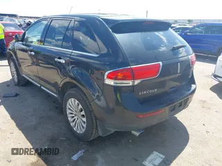 2013 Lincoln MKX z VIN 2LMDJ6JK6DBL10319, wystawiony jako IAAI lot #42213127 z przebiegiem 205 019 mil mil oraz . Historia ofert i sprzedaży dostępna na DreamBid. Obrazek 3.