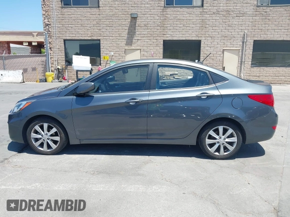 2013 Hyundai Accent GLS z VIN KMHCU4AE9DU427450, wystawiony jako IAAI lot #42415750 z przebiegiem 105 890 mil mil oraz . Historia ofert i sprzedaży dostępna na DreamBid. Obrazek 13.