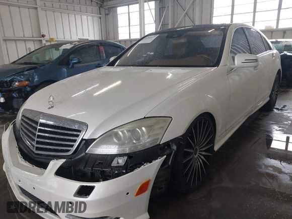 2010 Mercedes-Benz S 550 z VIN WDDNG8GB1AA352707, wystawiony jako IAAI lot #42362577 z przebiegiem 201 878 mil mil oraz . Historia ofert i sprzedaży dostępna na DreamBid. Obrazek 17.