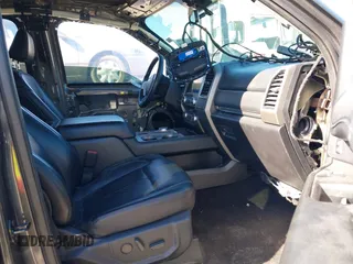 2021 Ford Expedition XLT z VIN 1FMJU1HT8MEA75501, wystawiony jako IAAI lot #41212610 z przebiegiem 32 322 mil mil oraz . Historia ofert i sprzedaży dostępna na DreamBid. Obrazek 5.
