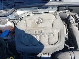 2018 Volkswagen Beetle S z VIN 3VWFD7ATXJM711734, wystawiony jako IAAI lot #41704497 z przebiegiem 66 702 mil mil oraz . Historia ofert i sprzedaży dostępna na DreamBid. Obrazek 10.