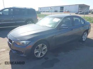 2013 BMW 3 Series 328i xDrive z VIN WBA3B5C52DF138926, wystawiony jako IAAI lot #42256316 z przebiegiem 158 240 mil mil oraz . Historia ofert i sprzedaży dostępna na DreamBid. Obrazek 17.