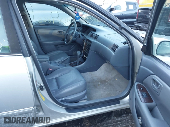 2001 Toyota Camry LE z VIN 4T1BF28K11U122669, wystawiony jako IAAI lot #41574866 z przebiegiem 233 301 mil mil oraz . Historia ofert i sprzedaży dostępna na DreamBid. Obrazek 5.
