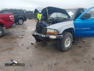 1998 Dodge Dakota SLT z VIN 1B7GG22YXWS683170, wystawiony jako IAAI lot #41903787 z przebiegiem Nie podano mil oraz . Historia ofert i sprzedaży dostępna na DreamBid. Obrazek 6.