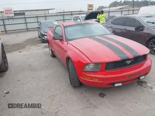 2005 Ford Mustang Deluxe with VIN 1ZVFT80N555166470, listed as a IAAI auction lot 41925440 with 162,777 mi miles. Bid and sale history available at carsss.com. Image 1.