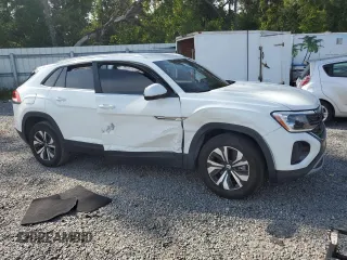 2024 Volkswagen Atlas SE z VIN 1V2DE2CA2RC207731, wystawiony jako Copart lot #68003224 z przebiegiem 12 886 mil mil oraz Szkoda całkowita • Salvage title. Historia ofert i sprzedaży dostępna na DreamBid. Obrazek 4.