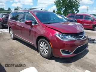 2019 Chrysler Pacifica Touring L с VIN 2C4RC1BG7KR613255, выставлен на аукционе IAAI как лот 42633678 с пробегом 81 706 миль миль и . История ставок и продаж доступна на DreamBid. Изображение 1.