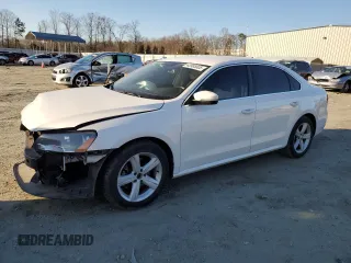 2013 Volkswagen Passat SE with VIN 1VWBH7A34DC021793, listed as a Copart auction lot 43985805 with 183,463 mi miles and Salvage Title. Bid and sale history available at carsss.com. Image 1.